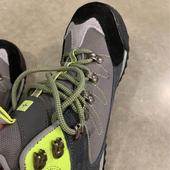 MOUNTAIN Wearhouse boys winter boots. Size 5. NWOT. - Picture 8 of 8